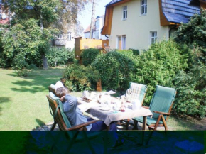 Town-Villa, Apartment, living room with big Sofa bed , 2 bedroom, 1kitchen, 1bathroom, 1 office, 1 garden